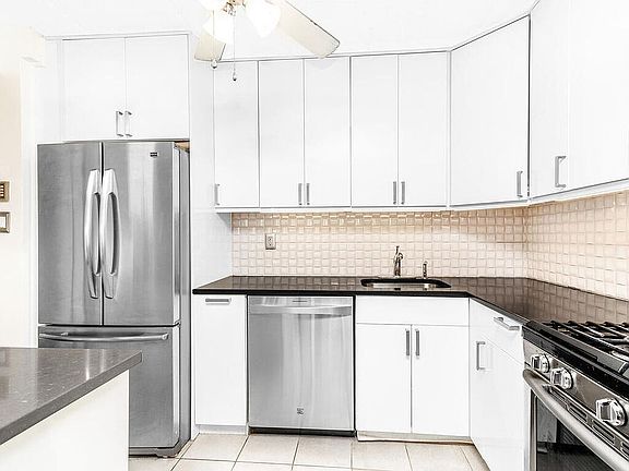 4th image of 3220 Fairfield Ave #Phd
