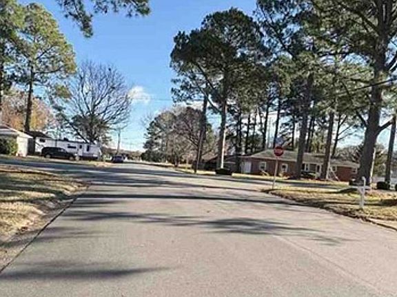 Exterior Neighborhood (street photo)