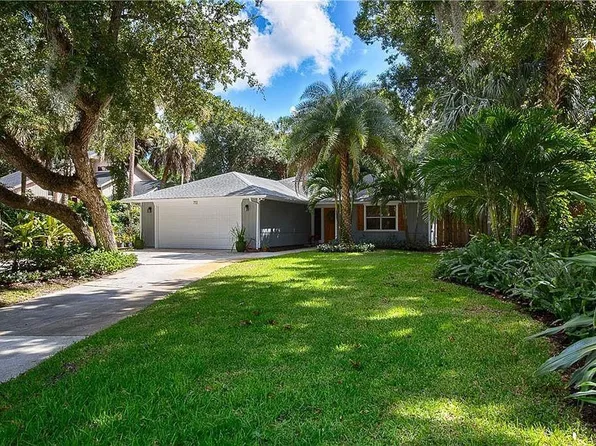 711 Royal Palm Pl, Vero Beach, FL 32960