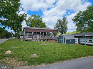 21 Campfire Blvd, Falling Waters, WV 25419