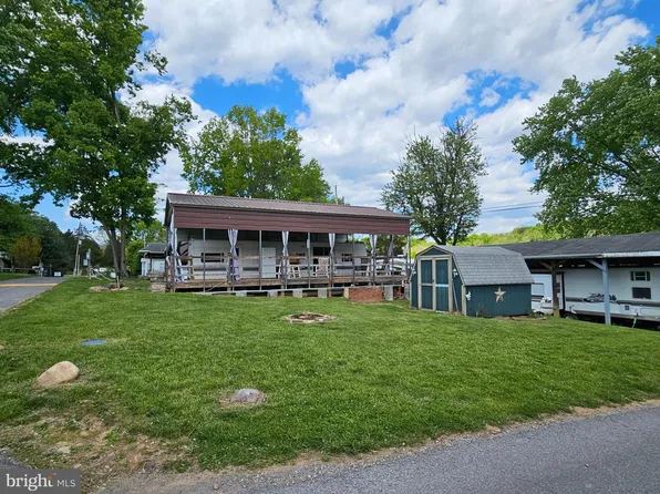 21 Campfire Blvd, Falling Waters, WV 25419
