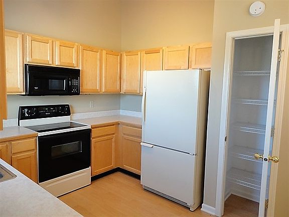 2nd image of 7910 Palmaro Cir