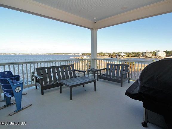5th image of 717 Sandy Hook Dr