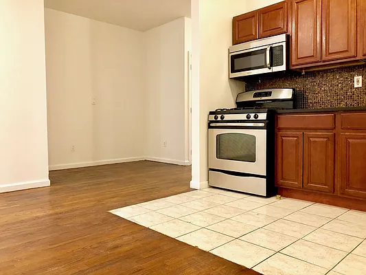 Rented by Premier Metro Realty Corp | media 10