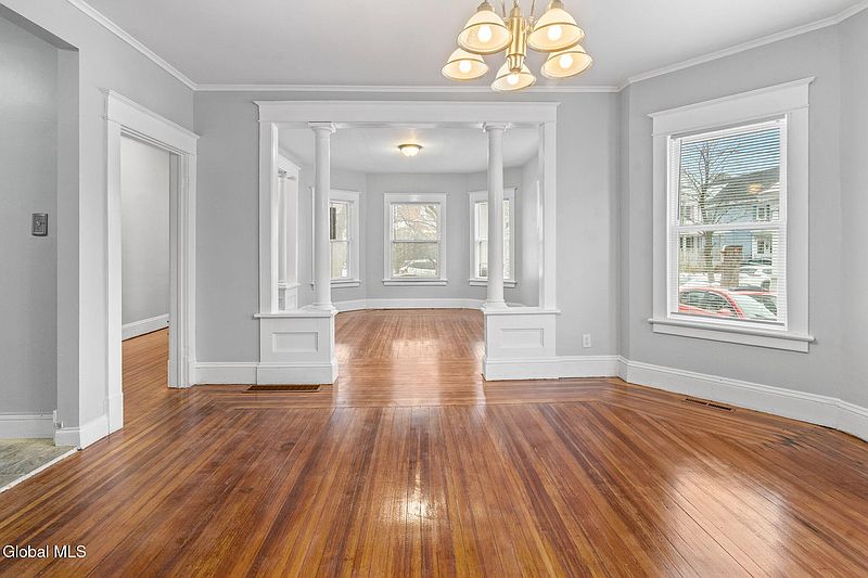 5th image of 152 Elmer Avenue