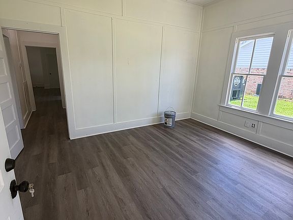 5th image of 302 N Cunningham St