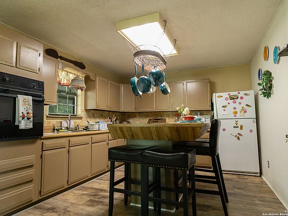 5th image of 324 OAK LN