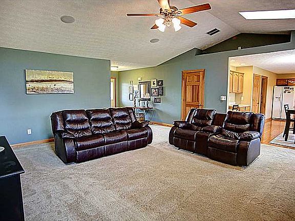 4th image of 2721 Chatham Dr