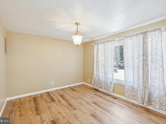 3rd image of 10603 Bluebird Ln
