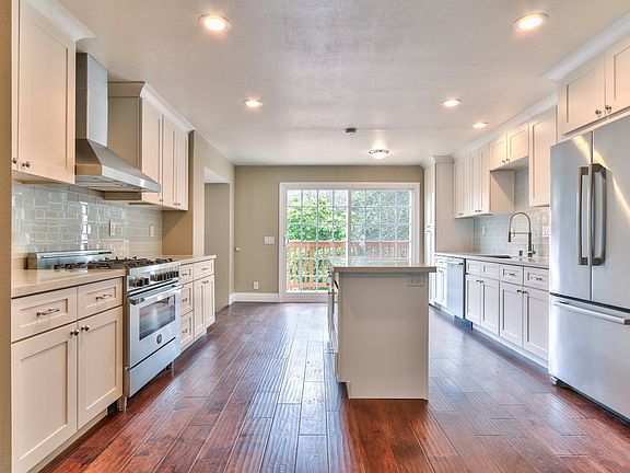4th image of 1725 Hampshire Ct