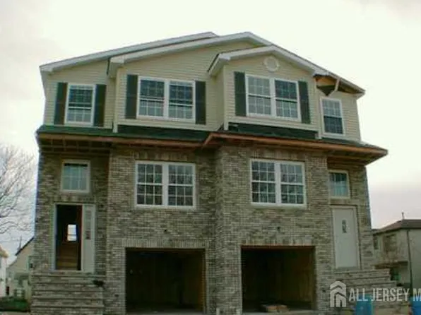 47 Sharot St #2, Carteret, NJ 07008