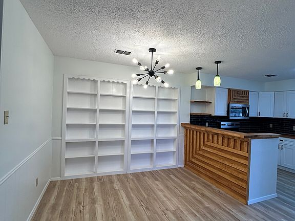 4th image of 803 Charter Oak Ct