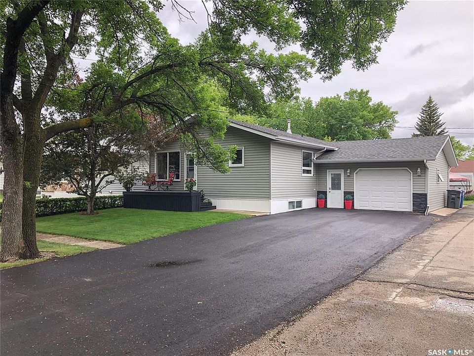 1st image of 812 Qu'appelle STREET