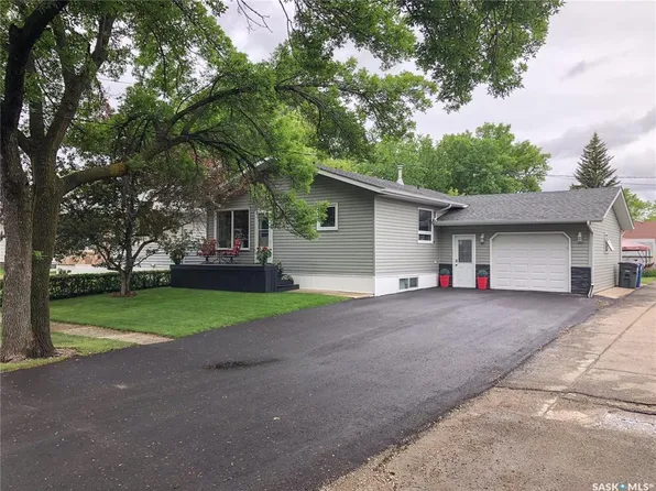 812 Qu'appelle STREET, Grenfell, SK S0G 2B0