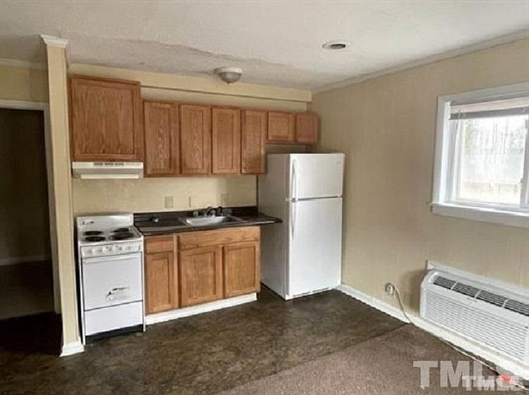 2nd image of 2003 House Ave #3