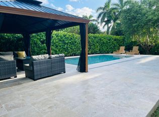 500 NE 152nd St, Miami, FL 33162