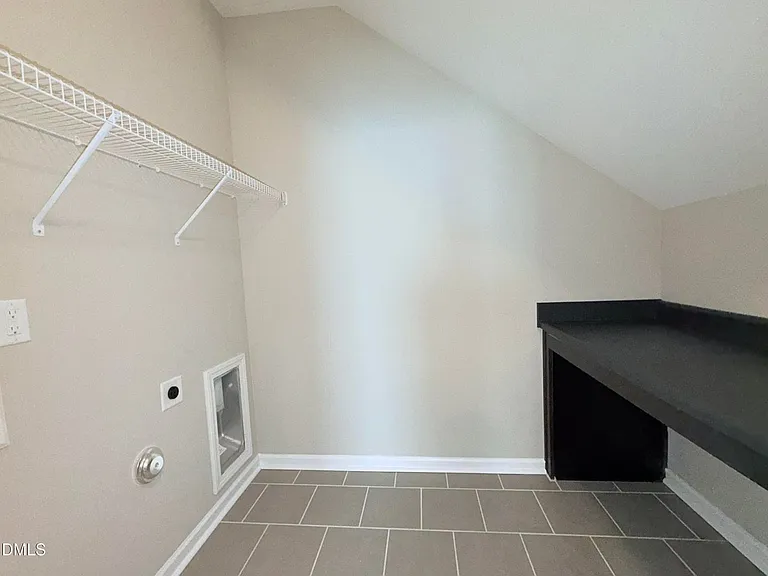 572 Chessie Sta — Photo 6