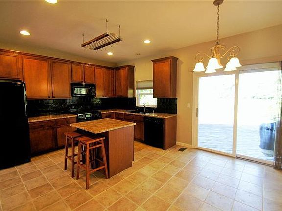 3rd image of 1184 E Glen Echo Ln