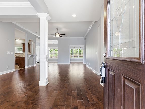 5th image of 99 Silverstone Ln