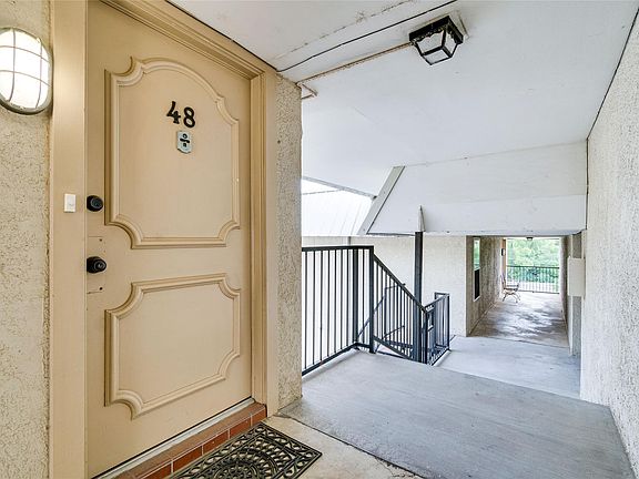 2nd image of 910 Duncan Ln APT 48
