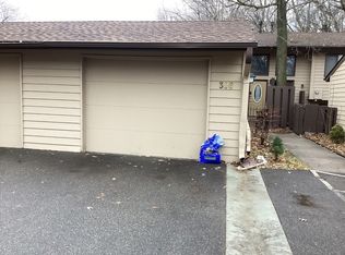 306 W Eagle Lake Dr, Maple Grove, MN 55369