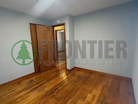 4th image of 532 Ames Pl