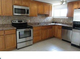 113 Crabtree Dr, Levittown, PA 19055
