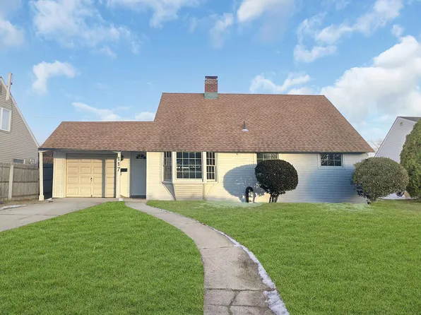 117 wantagh Avenue, Levittown, NY 11756