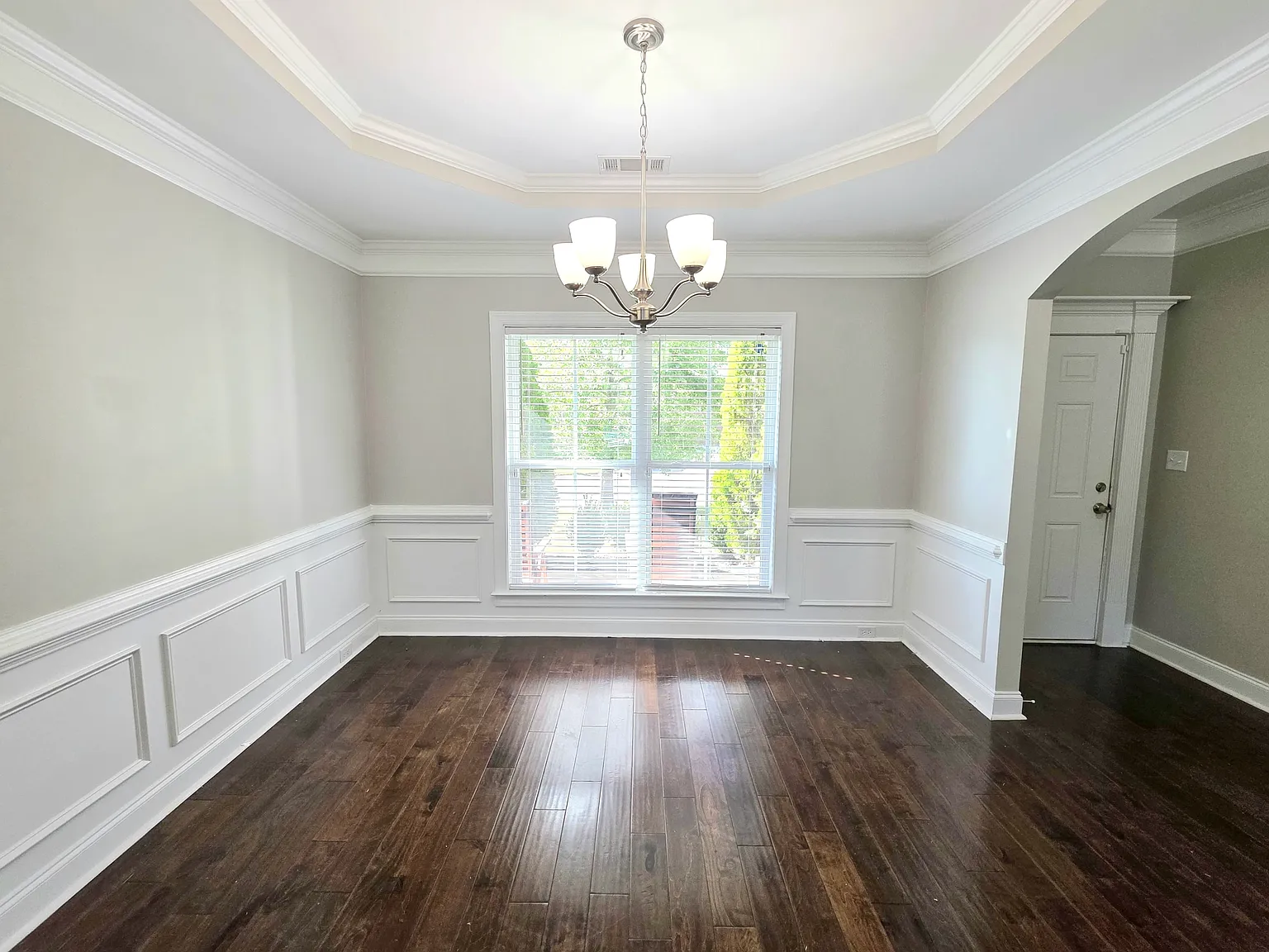 4 bed, 2319 sqft, $2,075 — Photo 3