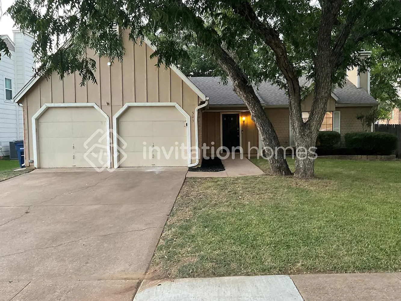503 Thorn Wood Dr Euless, TX 76039 — Photo 1