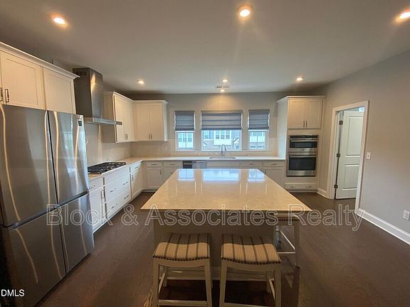2nd image of 806 Grafton Peak Ln