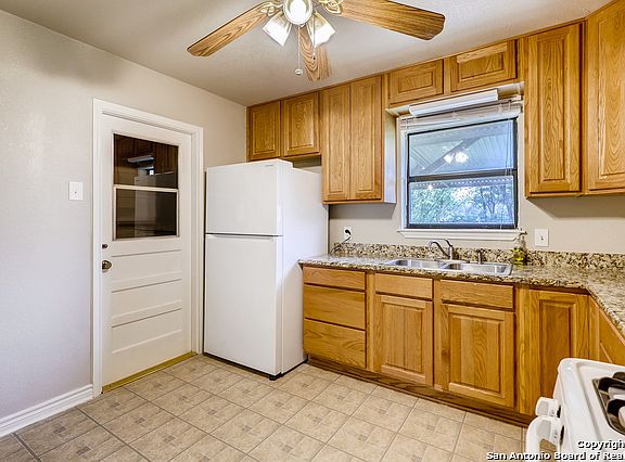 3rd image of 4402 Neer Ave