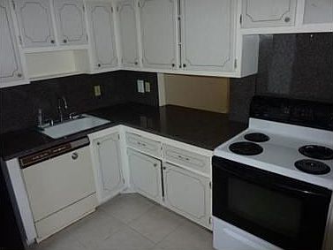 2nd image of 608 NE 2nd St APT 132