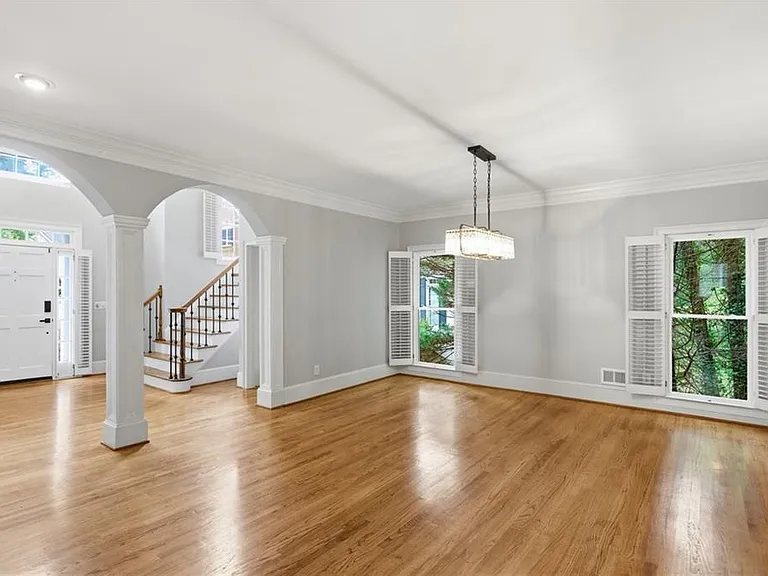 4563 Fountain Dr NE — Photo 5