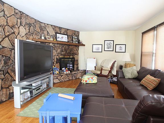 2nd image of 5201 W Oak St