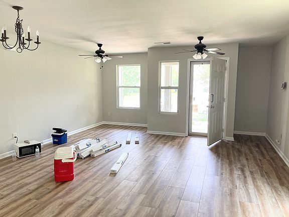 2nd image of 118 Blackwell Ct