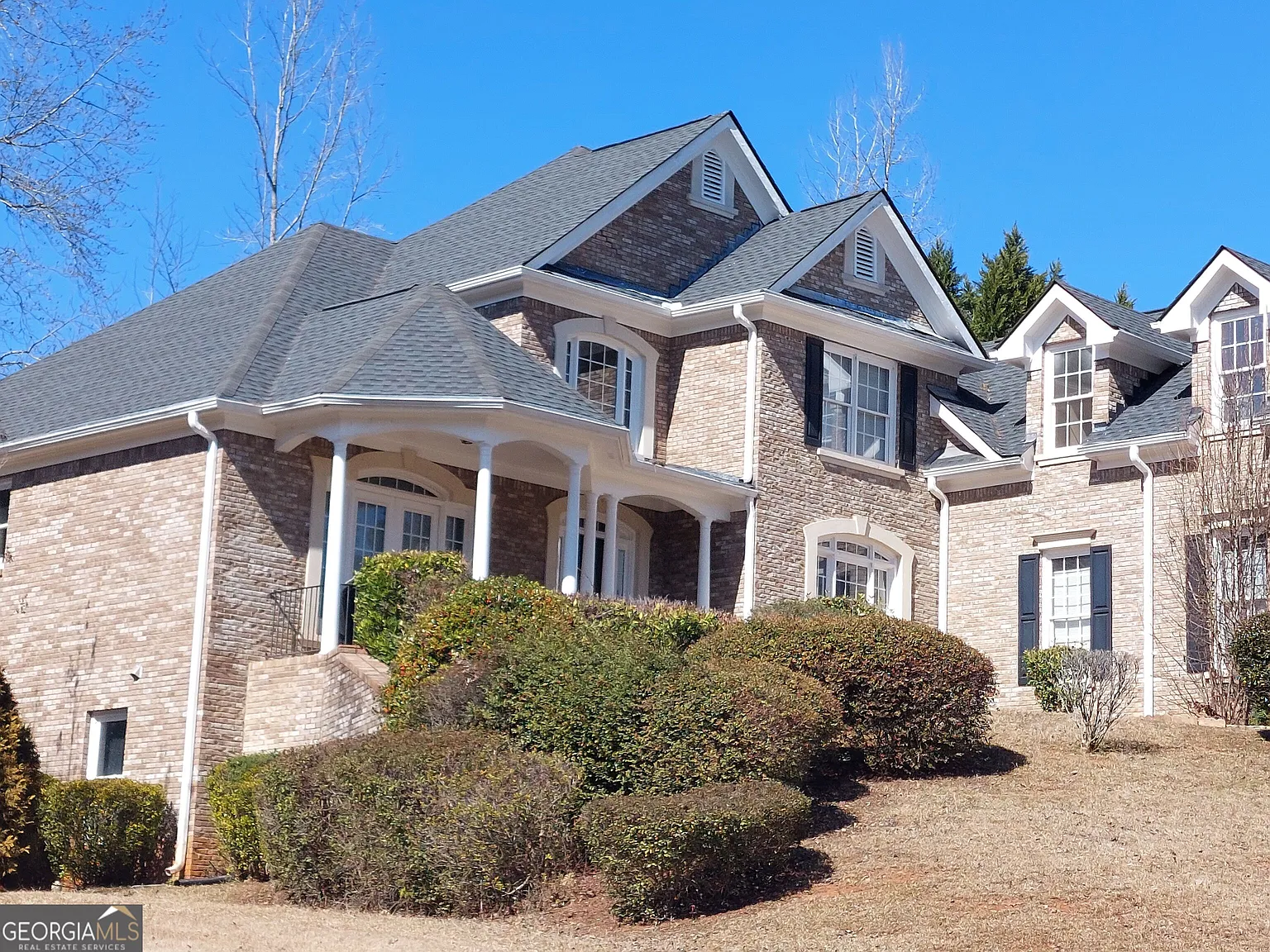 8 bed, 4.5 bath, 6000 sqft, $3,500 — Photo 1