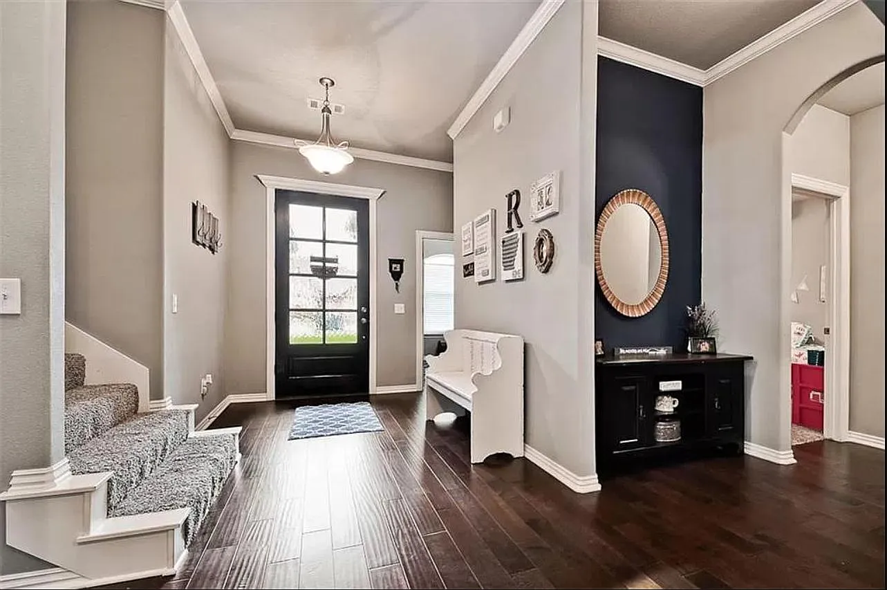 4 bed, 3.5 bath, 2438 sqft, $2,800 — Photo 2