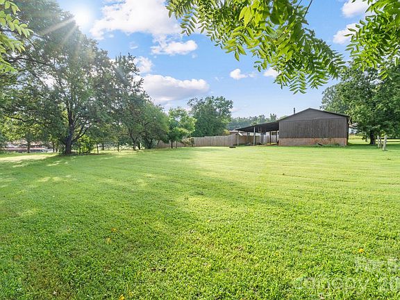 5th image of 3968 Hollywood Ridge Rd