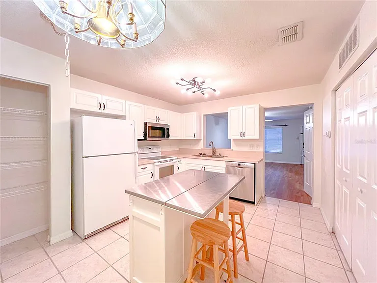 2306 SW 42nd Dr #144 — Photo 3