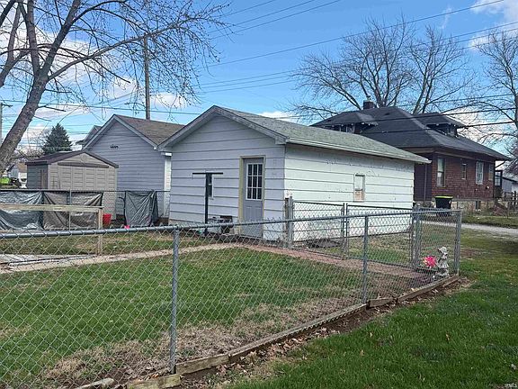 4th image of 1325 E Market St