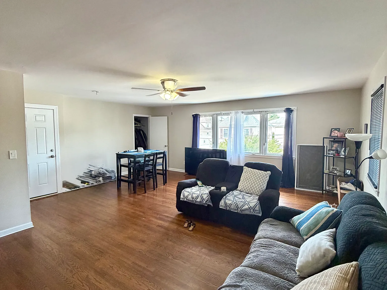 3 bed, 1600 sqft, $2,950 — Photo 1