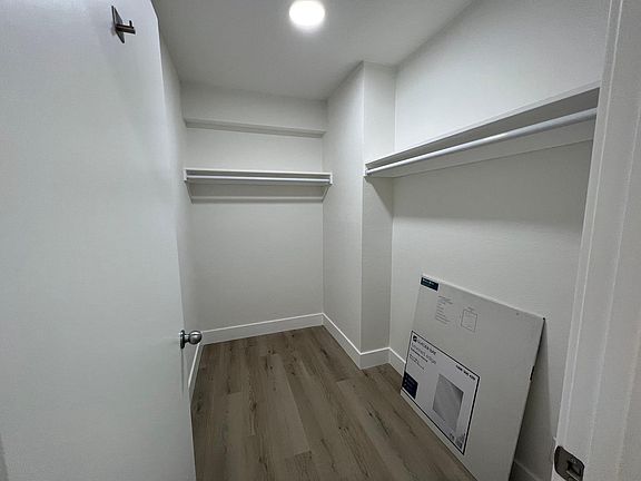 5th image of 11 27th Ave APT 1A
