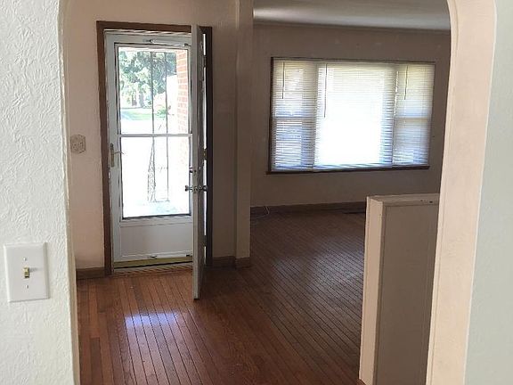 4th image of 613 W Hardin St #1