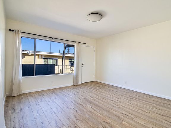 5th image of 1447 W 35th Pl #3