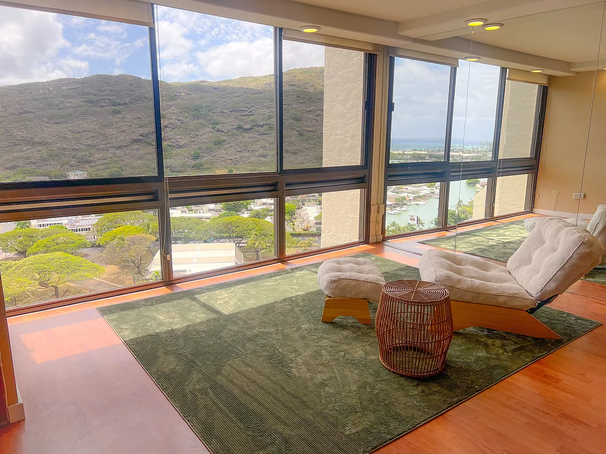 Photo 2 of 27 - 521 Hahaione St #2/18J - Honolulu, HI Building Photo - 521 Hahaione St #2/18J