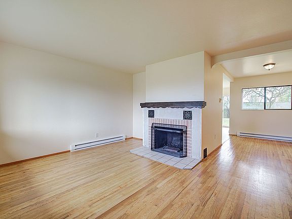 3rd image of 1111 Lombard Ave