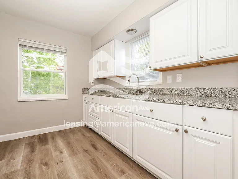 823837_008_kitchen_9.jpg