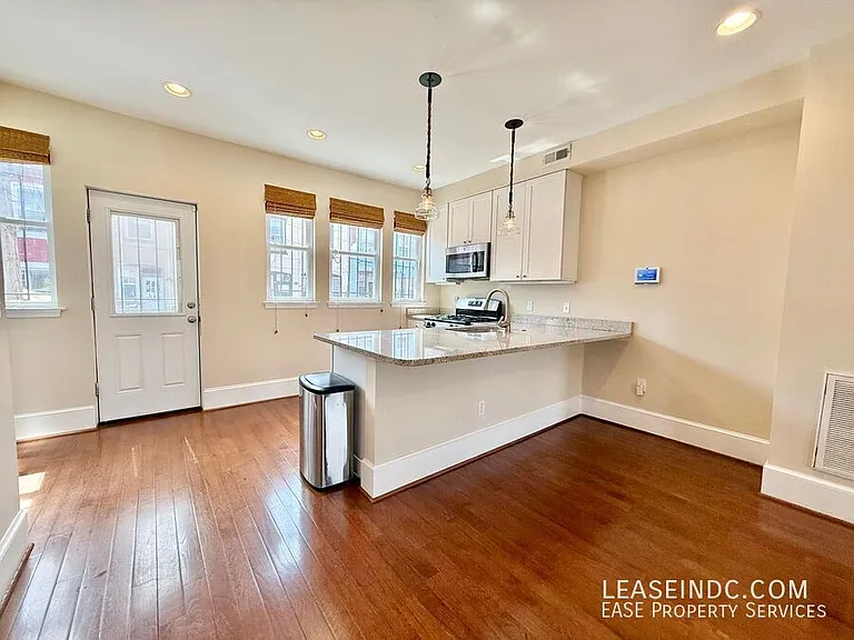 159 V St NE — Photo 10