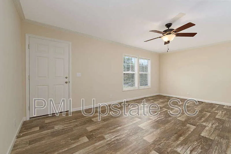 3 bed, 2.0 bath, 1492 sqft, $1,825 — Photo 4